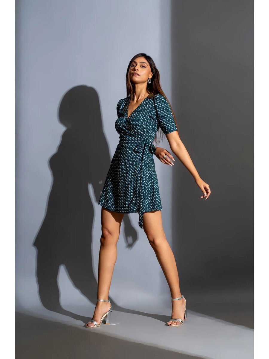 Fit And Flared Midi Length Sleeveless Square Neck Dress