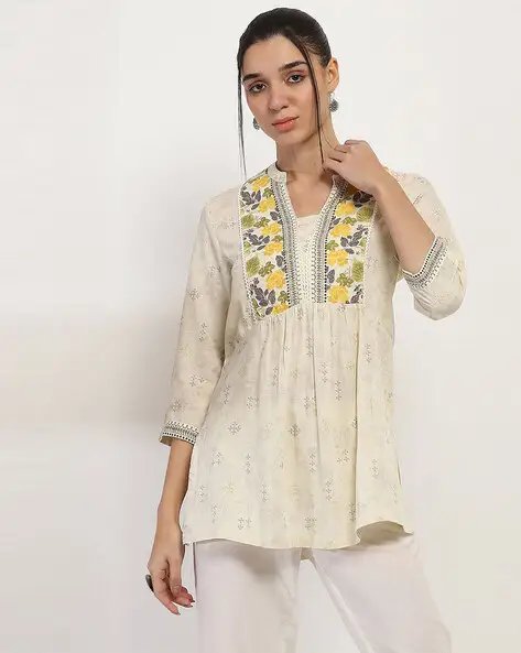 Green Women Embroidered Kurti