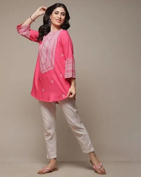 Pink Women Bandhani Print Straight Tunic